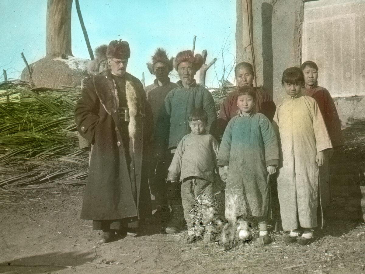 Eugen Imhof (front left) with a group of local Christians. (Place and date unknown, coloured, SMB archive, FDC 118/96) Eugen Imhof (front left) with a group of local Christians. (Place and date unknown, coloured, SMB archive, FDC 118/96)
