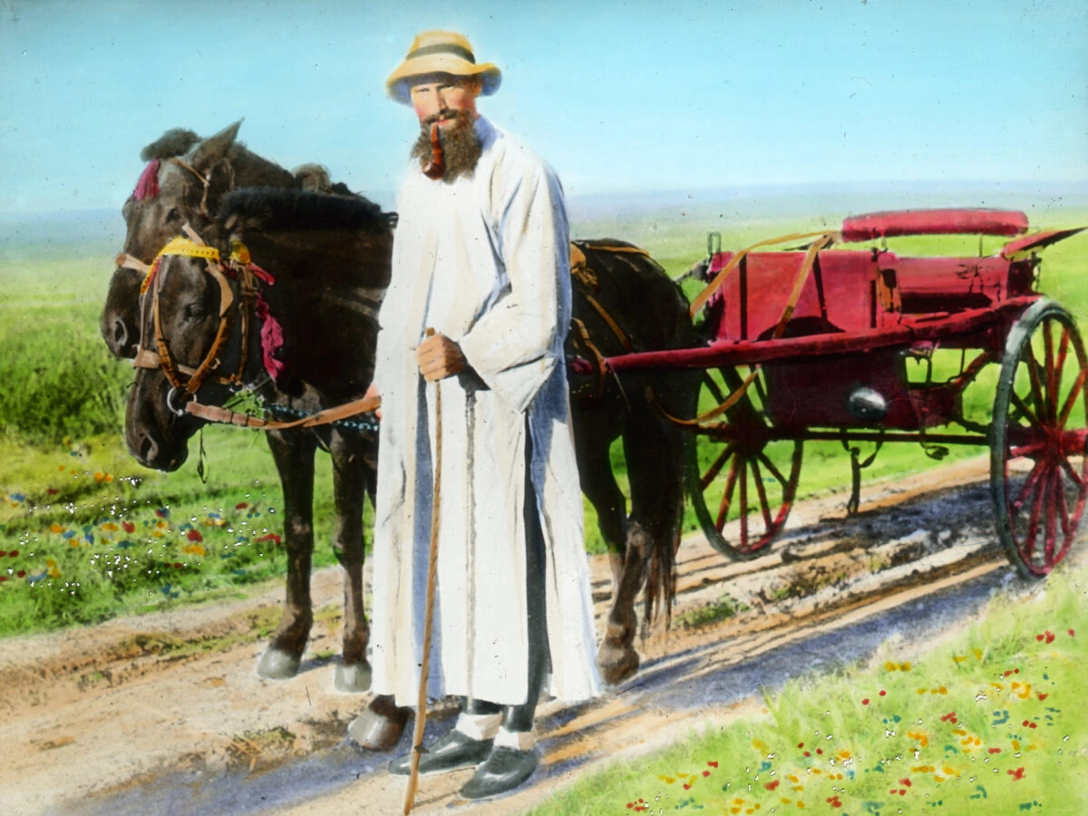 SMB missionary Andreas Huser on a dirt track in China. (coloured, SMB archive, FDC 118/45) SMB missionary Andreas Huser on a dirt track in China. (coloured, SMB archive, FDC 118/45)