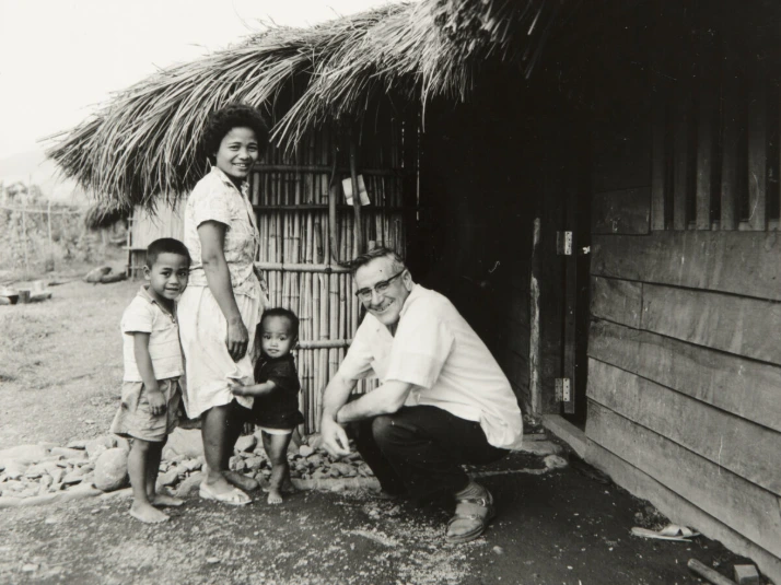 Josef Guntern visits members of the Paiwan people in Ta-hsi in 1967 (SMB archive). Josef Guntern visits members of the Paiwan people in Ta-hsi in 1967 (SMB archive).
