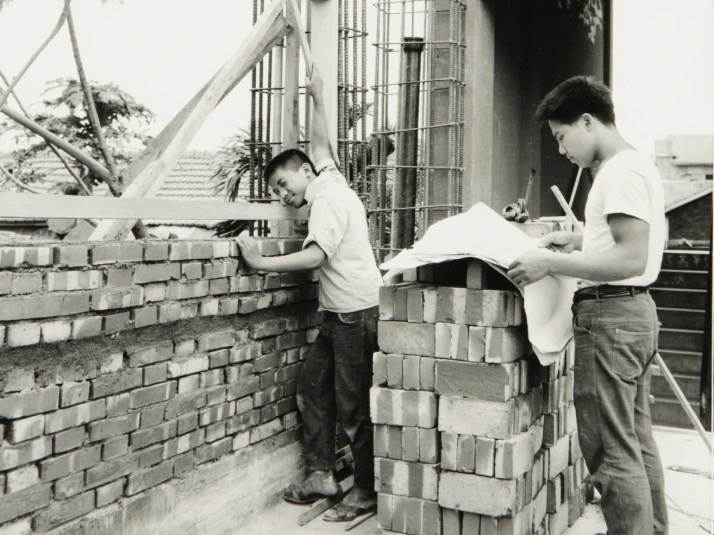 Two students at the craftsmen's school in Taitung during practical lessons in 1967 (SMB archive). Two students at the craftsmen's school in Taitung during practical lessons in 1967 (SMB archive).